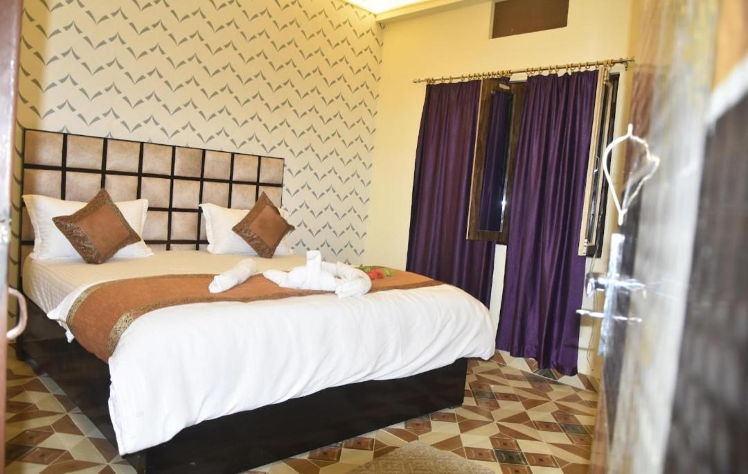 De Costa Palace - Pick And Drop Available Varanasi Exterior photo