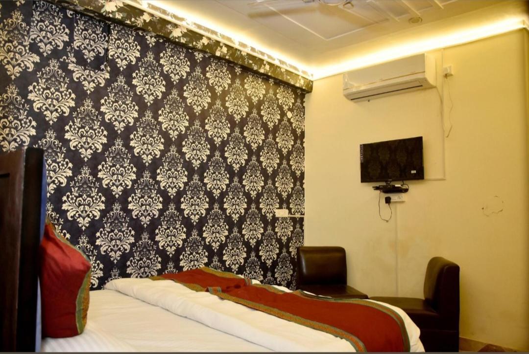 De Costa Palace - Pick And Drop Available Varanasi Exterior photo