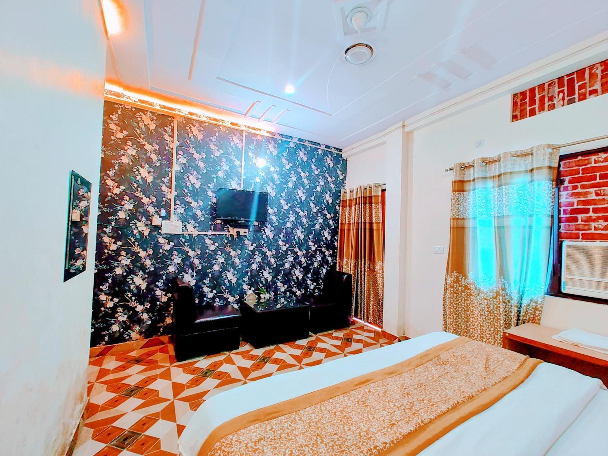 De Costa Palace - Pick And Drop Available Varanasi Exterior photo