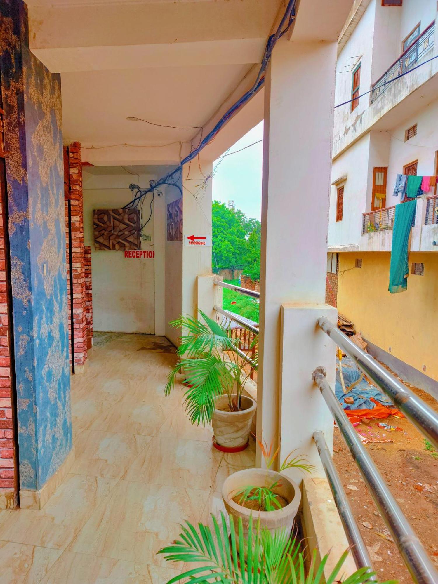 De Costa Palace - Pick And Drop Available Varanasi Exterior photo
